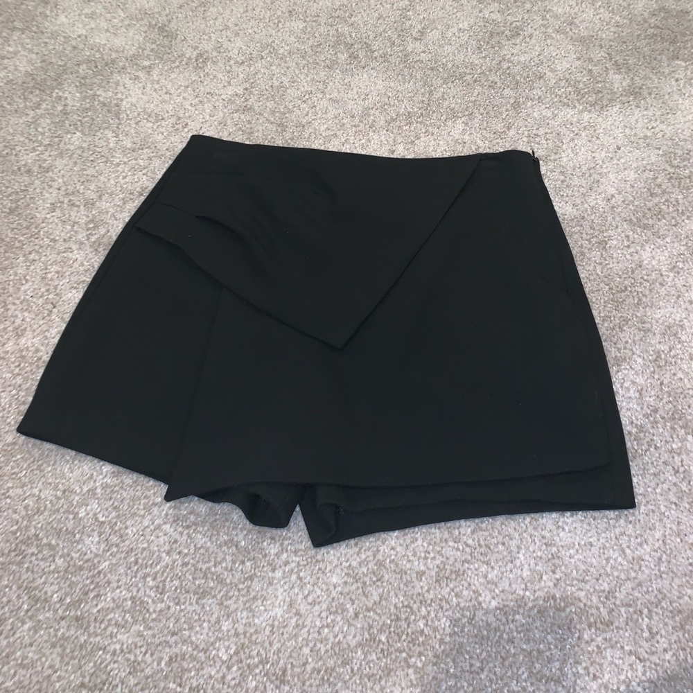 Black Zara skort